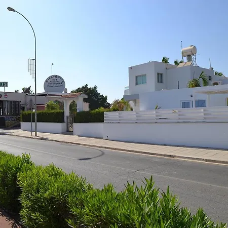 Makronissos איה נאפה