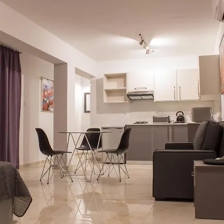 Makronissos Apartament *