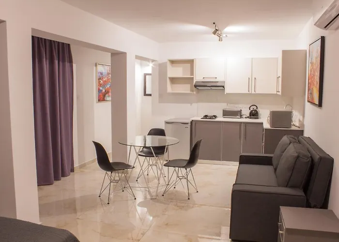 Makronissos アヤナパ